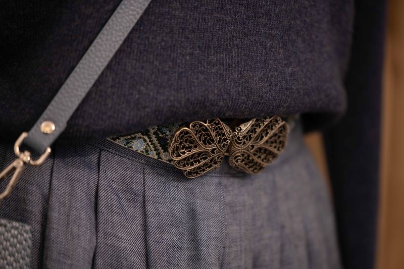 Alpine Lifestyle-Mode mit Strickjacke und Accessoires aus der Sportalm Waltner in Nesselwang